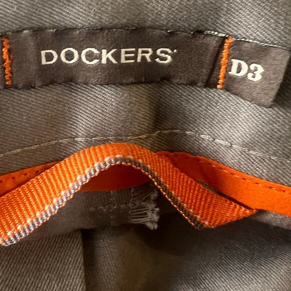 Dockers D3 Pants men’s 42x30 Classic fit NWT Signature Khaki Flat Front - Picture 8 of 8